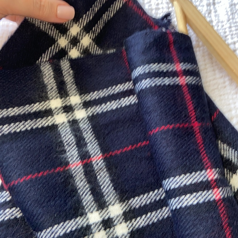 Authentic Burberry ⚜️ Black and Red Vintage Soft Lambswool Tartan Scarf